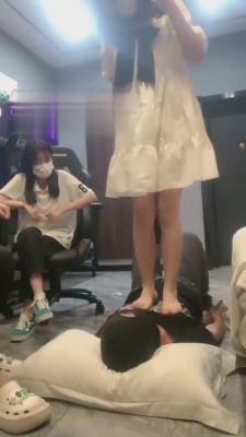 【精神小妹】欣素人尝试踩/深喉 bf15533