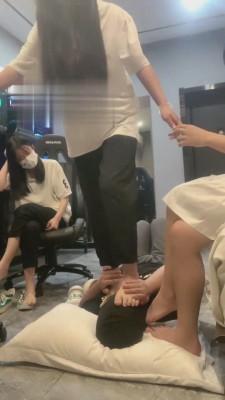 【精神小妹】欣素人尝试踩/深喉 bf15533