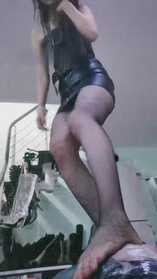 【叶子天津】性感S网袜全体重踩 bf15233