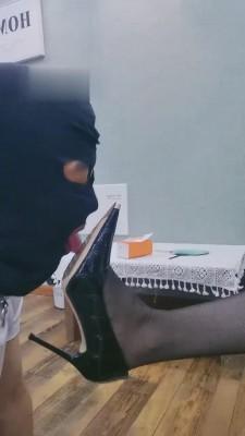 【乐乐女王】暴击圈养狗/强制吃圣水泡面包 bf15246