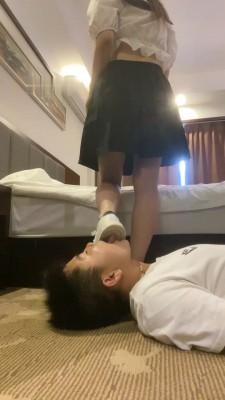 【小猫咪】开发19岁的小奶狗强迫圣水重度踩踏 bf15132