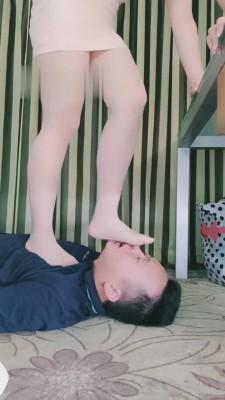 【小贱】高跟+长靴全体重踩+深喉 bf15126