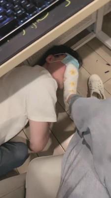 【宝爷】网吧公开让狗伺候 bf15135