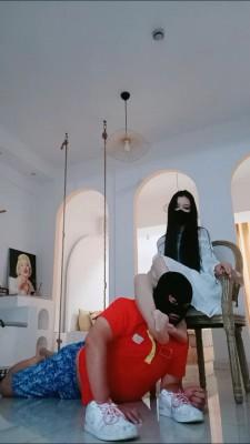 【猫神大人】运动后原味脚羞辱家奴 bf15065