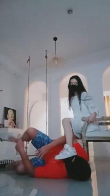 【猫神大人】运动后原味脚羞辱家奴 bf15065