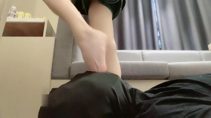 【希希子】睡觉被叫醒给主人进行舔脚服务 bf15044