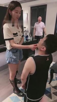 【沅芷大人】狂抽绿帽狗耳光 bf14875