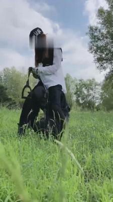 【妮可】户外把跟踪狂当狗骑 bf14900