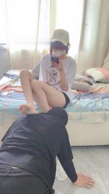 【容s】学生妹白袜裸足羞辱舔脚【完整版】 bf12846