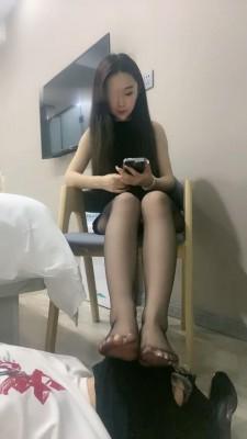 【川野尤娜】黑丝御姐脚下狗/口水深喉 bf12842