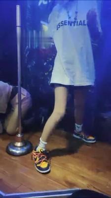 【安若】KTV忽悠初中妹妹做狗 bf12783