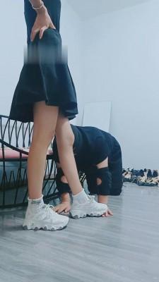 【晨沐】可爱学生S运动白袜羞辱 bf14709