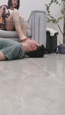 【萝莉糖糖】控制脚下贱狗【完整版】 bf14685