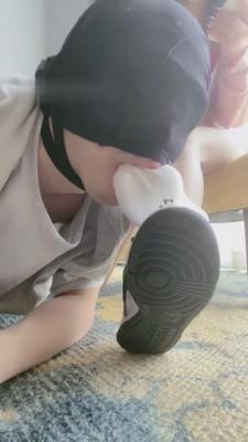 【小痴大人】素人无下限伺候白袜嫩脚 bf14700