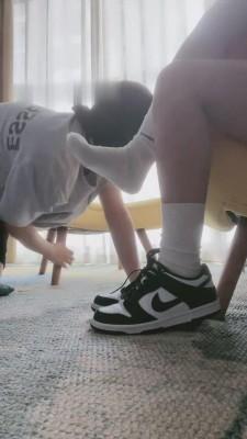 【小痴大人】素人无下限伺候白袜嫩脚 bf14700