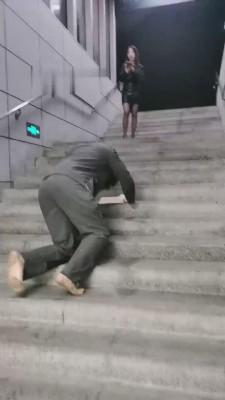 【樱桃大大】户外乞丐被富家女羞辱 bf14735