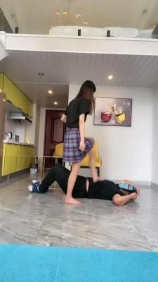 【樱木花椒】JK裙学生妹踢裆 bf14639