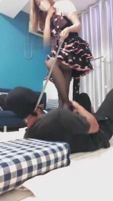 【小野美少女】萝莉主黑丝脚羞辱 bf14680