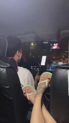 【不知名美女】啃死皮脚耳光插吐 bf14520