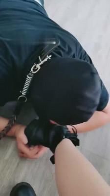 【羽薇S】酒吧陪酒小妹做S调教 bf14511