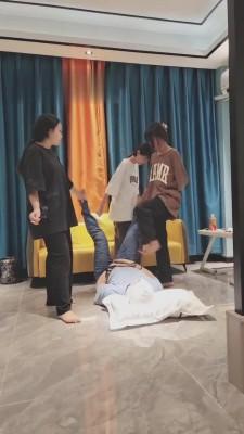 【德意男神】被三个精神小妹暴虐 bf14466