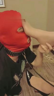 【咩主】桌下卑微伺候女老板 bf14480