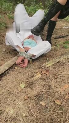 【我偏不】户外鞭打囚犯/舔脏鞋底/坐脸 bf14202