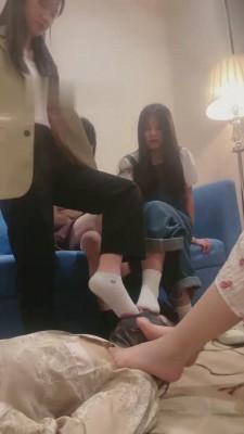 【狗哥】西西带3素人闺蜜tj初体验 bf14172