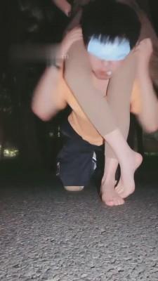 【黛熙】户外逮住偷窥狂魔 bf14112