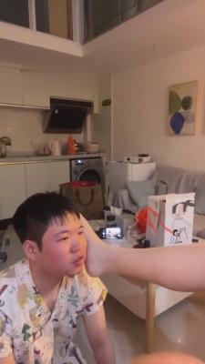 【不知名美女】和闺蜜一起圈养狗【双视角】 bf14082