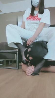 【妮蔻】丝袜扇脸/插狗嘴裸足 bf14045