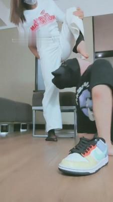 【妮蔻】丝袜扇脸/插狗嘴裸足 bf14045