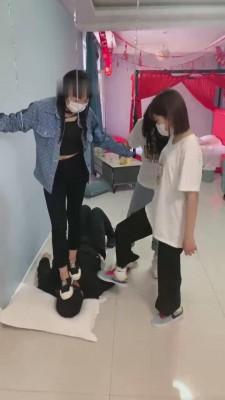 【精神小妹S】三姐妹踩踏系列 bf14021