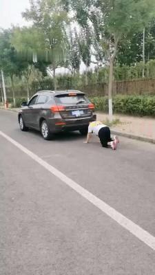 【语晴】户外车上裸足戏双奴 bf13906