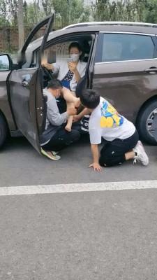 【语晴】户外车上裸足戏双奴 bf13906