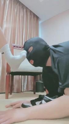 【妮蔻】超臭白棉袜羞辱地毯 bf13961