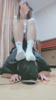 【妮蔻】超臭白棉袜羞辱地毯 bf13961