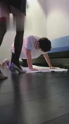 【糖糖】学姐黑丝美腿踩奶狗 bf13810