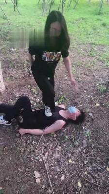 【逗逗】户外抓住偷拍狂惩罚虐 bf13809