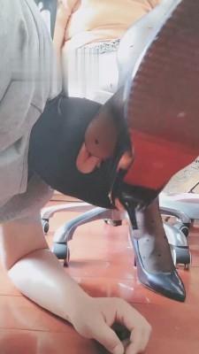 【心甜夫妻】黑丝高跟脚下犯贱奴 bf13795