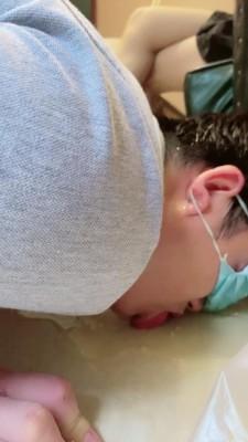 【骨精精】伺候主人吃鞋底碾压食物 bf13791