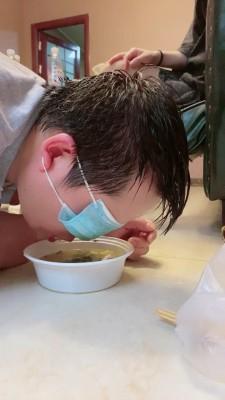 【骨精精】伺候主人吃鞋底碾压食物 bf13791