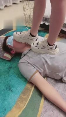 【骨精精】脏运动鞋黑棉袜全体重踩踏 bf13808