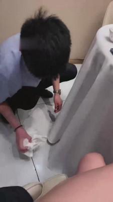 【莉莉丝】餐桌公开调教 bf13719