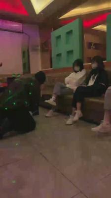 【精神小妹】超强素人学生KTV群调 bf13557