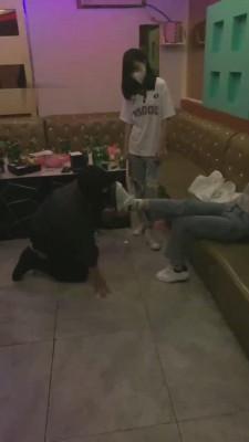 【精神小妹】超强素人学生KTV群调 bf13557