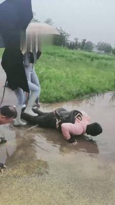 【二宝】3S精彩户外调-雨天脏鞋踢踹犬化训练 bf13565