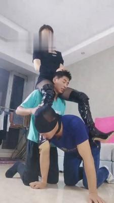 【雪儿】皮靴女王看双狗争宠 bf13579