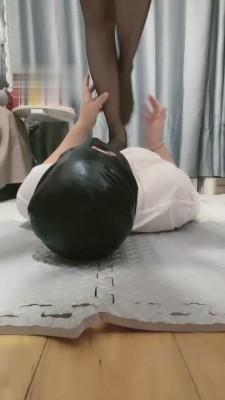 【曦晨】模特黑丝大长腿全体重踩 bf13531