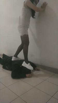 【饭团】楼梯间踩踏蹂躏 bf13426